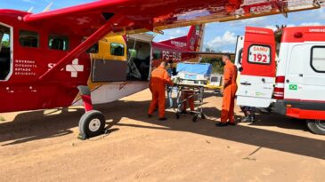 intervencao-medica-do-boa-salva-vida-de-gemeos-prematuros-extremos