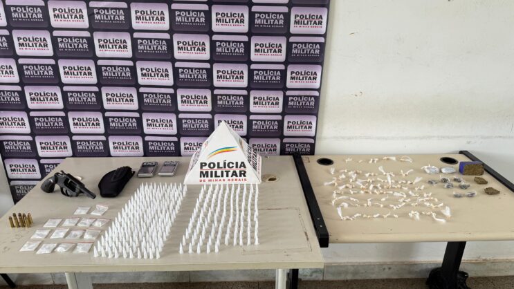 pm-apreende-drogas-e-arma-de-fogo-durante-operacao-no-bairro-fenix