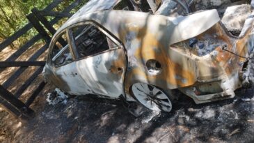 veiculo-roubado-e-localizado-carbonizado-na-regiao-do-peti