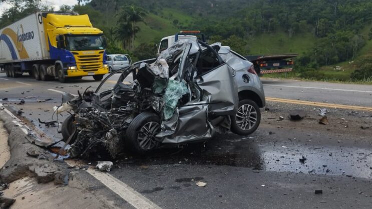 colisao-entre-carro-e-carreta-deixa-um-morto-na-br-381-em-nova-era