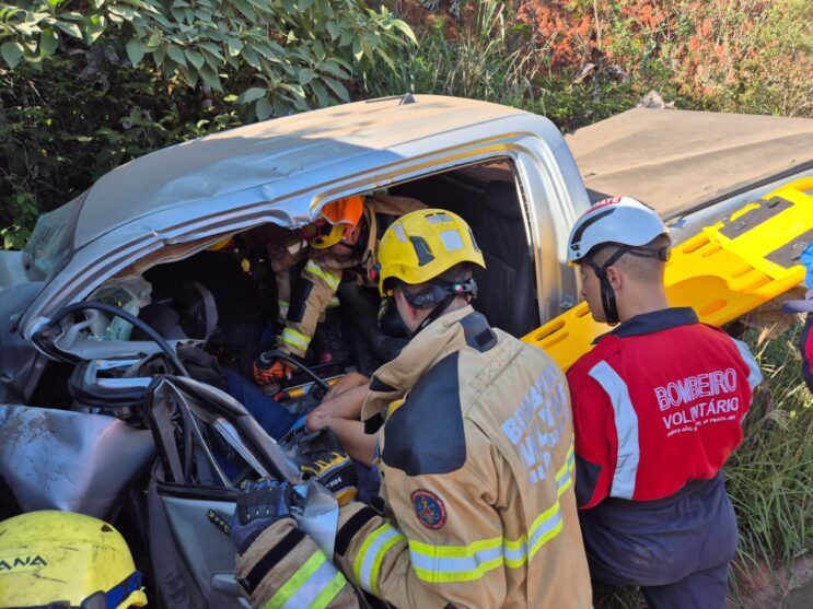 acidente-na-br-262-deixa-cinco-feridos-em-sao-domingos-do-prata