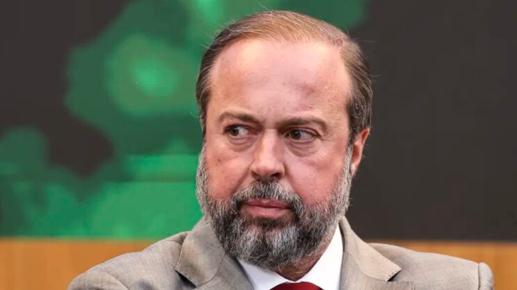 ministro-cobra-solucao-para-vazamento-de-agua-em-minas-da-vale