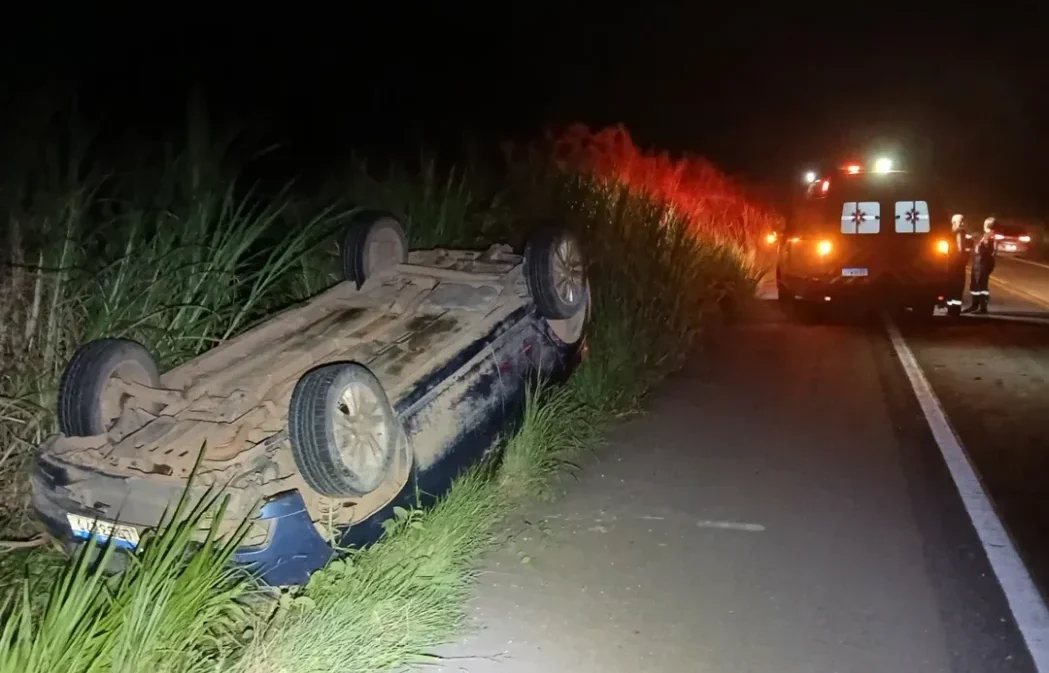 capotamento-deixa-mulher-ferida-na-br-262-em-s-d-do-prata