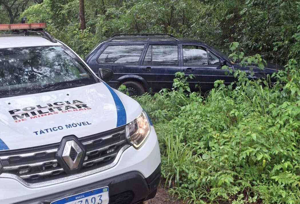 pm-localiza-veiculo-furtado-em-area-de-mata-em-joao-monlevade