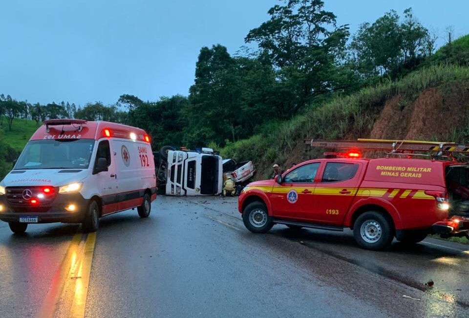 carreta-tomba-e-atinge-caminhonete-na-mg-434