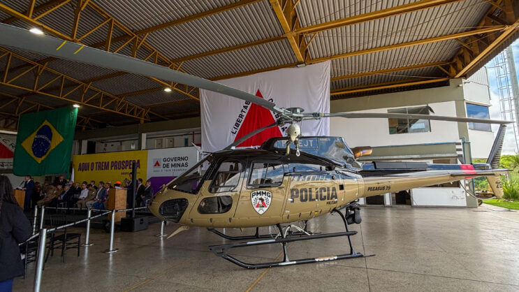 governo-de-minas-entrega-helicoptero-e-caminhao-tanque-a-pm