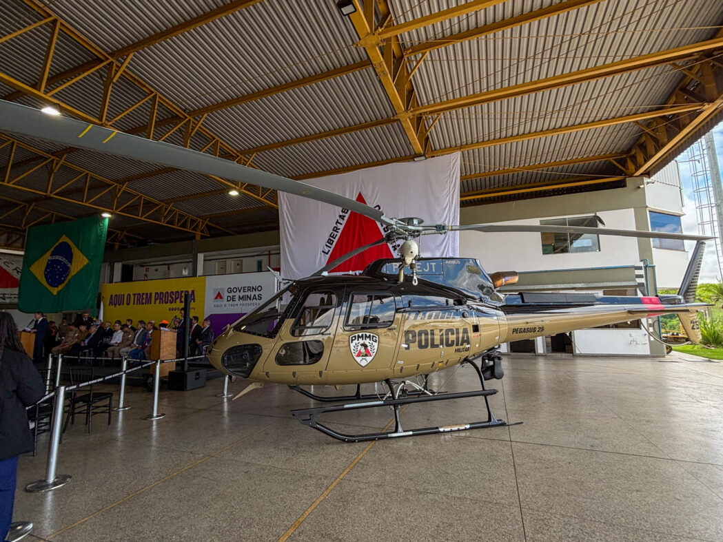 governo-de-minas-entrega-helicoptero-e-caminhao-tanque-a-pm
