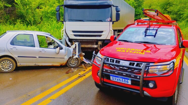 idoso-morre-apos-colisao-frontal-com-carreta-na-estrada-de-nova-era