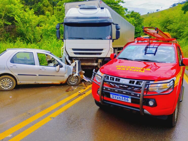 idoso-morre-apos-colisao-frontal-com-carreta-na-estrada-de-nova-era