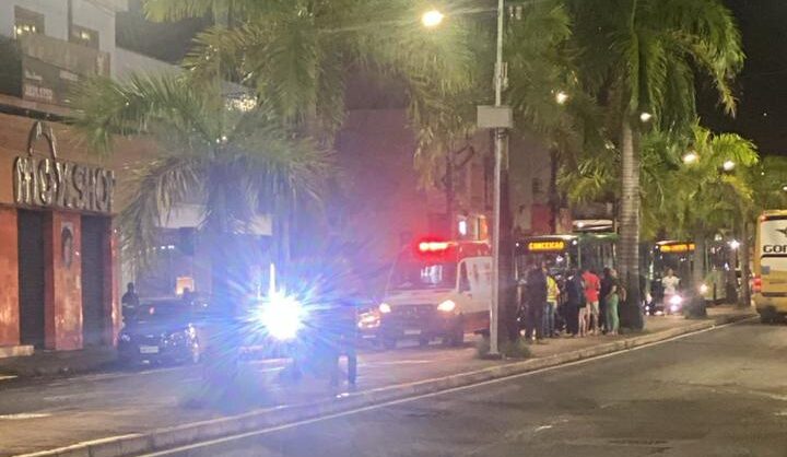 mulher-fica-ferida-apos-ser-atropelada-por-moto-na-avenida-joao-pinheiro