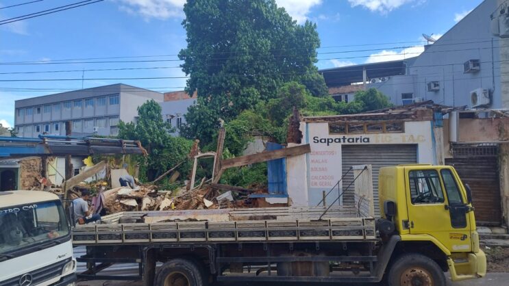 prefeitura-faz-demolicao-assistida-de-imovel-no-centro-historico-de-itabira