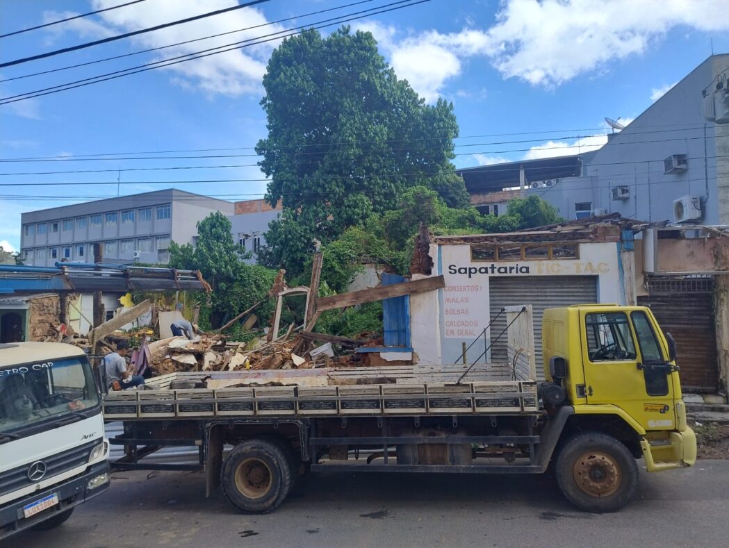 prefeitura-faz-demolicao-assistida-de-imovel-no-centro-historico-de-itabira