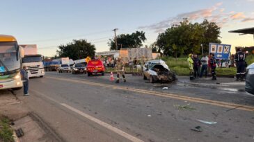 acidente-grave-entre-carro-e-onibus-termina-com-morte-de-motorista
