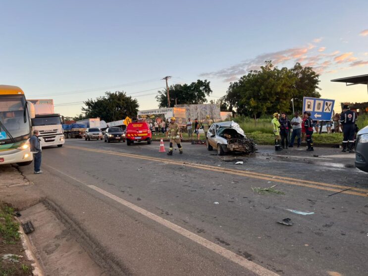 acidente-grave-entre-carro-e-onibus-termina-com-morte-de-motorista
