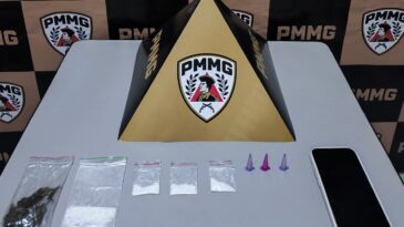 suspeito-e-detido-pela-pm-com-cocaina-e-maconha-no-carnaval