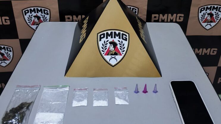 suspeito-e-detido-pela-pm-com-cocaina-e-maconha-no-carnaval