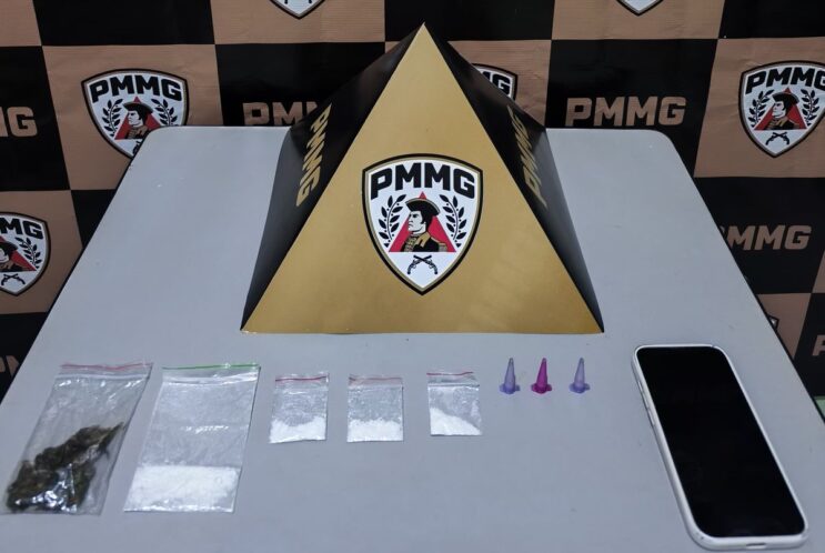 suspeito-e-detido-pela-pm-com-cocaina-e-maconha-no-carnaval