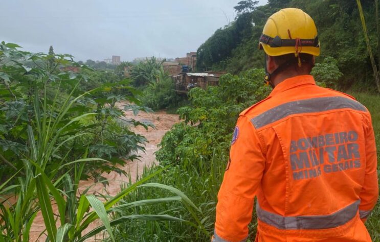 bombeiros-realizam-vistoria-preventiva-em-itabira-apos-chuvas