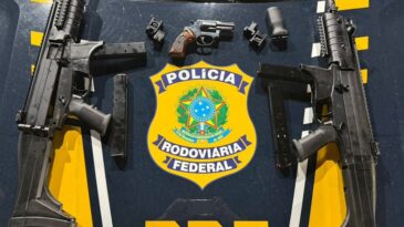 prf-apreende-submetralhadoras-e-revolver-dentro-de-onibus-na-br-116