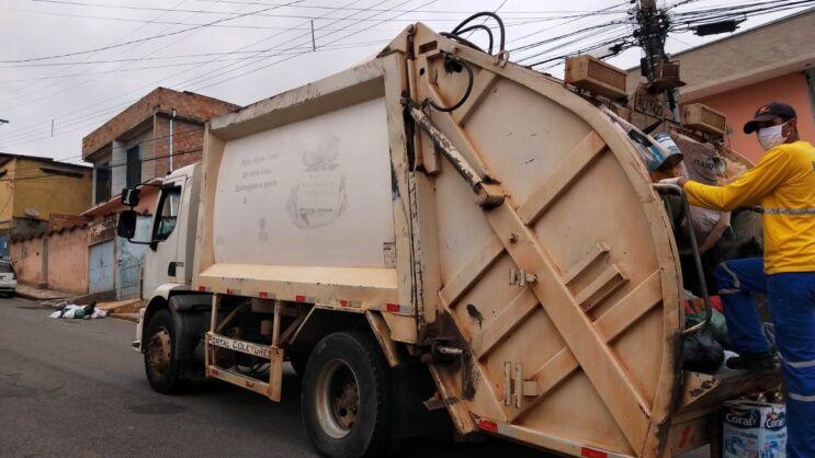 itaurb-mantem-coleta-durante-o-carnaval-e-reforca-limpeza-em-areas-de-festa