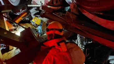 motorista-e-resgatado-das-ferragens-em-acidente-na-mgc-120