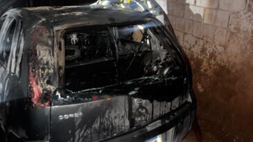 incendio-destroi-veiculo-na-garagem-de-residencia-em-j-monlevade