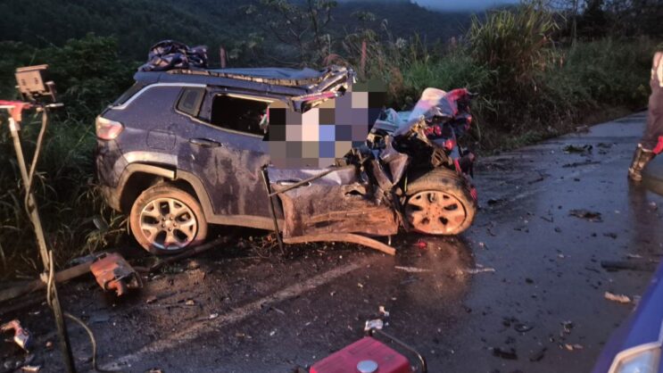 tres-pessoas-morrem-em-grave-acidente-na-br-262-em-minas