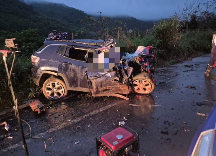 tres-pessoas-morrem-em-grave-acidente-na-br-262-em-minas