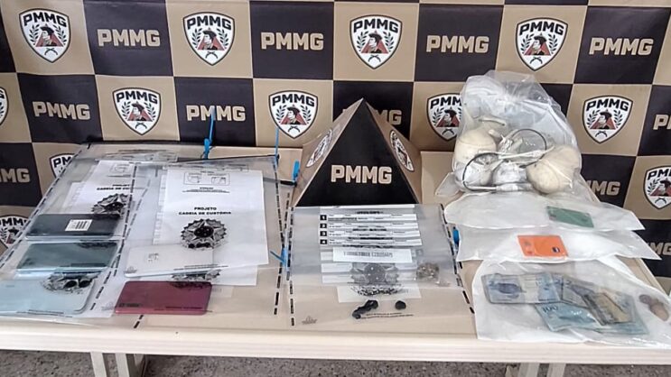 pm-cumpre-mandado-e-apreende-drogas-e-equipamentos-em-operacao-em-bairro-de-nova-era