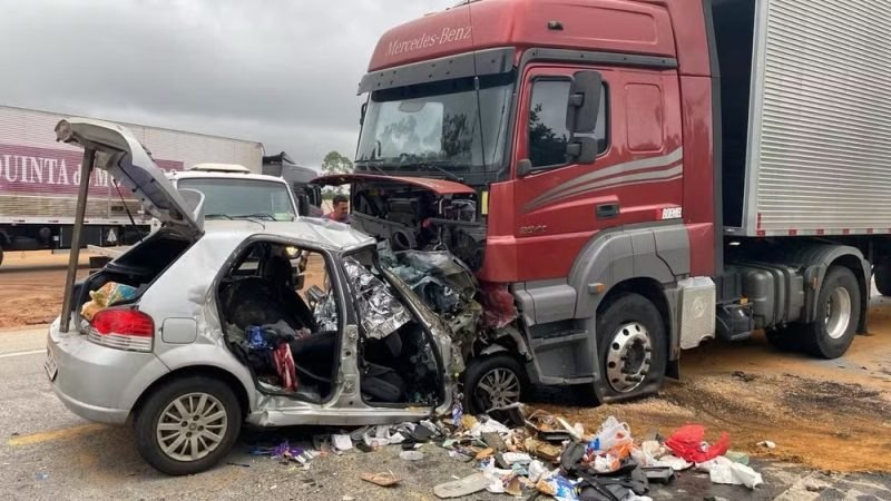 tragedia-na-br-251-colisao-frontal-deixa-seis-mortos-em-salinas
