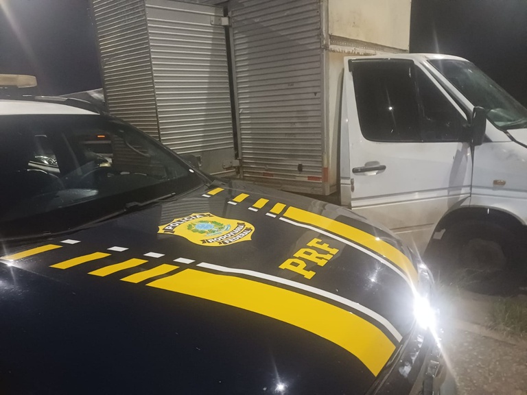 prf-recupera-caminhao-roubado-apos-fuga-na-br-381-em-sabara