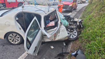 grave-acidente-entre-carro-e-carreta-deixa-dois-feridos-na-br-265