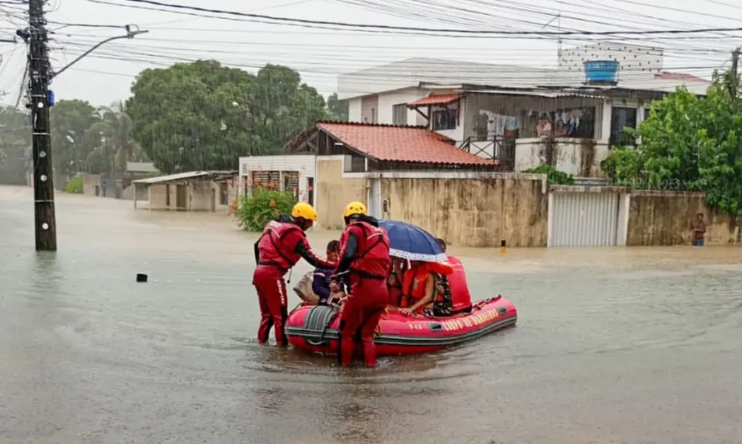 fortes-chuvas-provocam-emergencia-e-mobilizam-defesa-civil-nacional