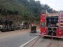 caminhao-tanque-com-combustivel-tomba-na-br-381-e-mobiliza-equipes-de-emergencia