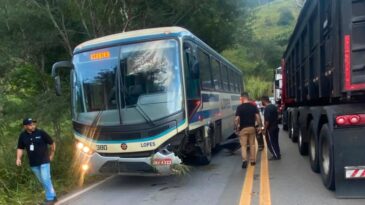 motorista-fica-preso-as-ferragens-apos-colisao-frontal-com-onibus