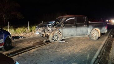 motociclista-morre-apos-atingir-cavalo-e-bater-de-frente-com-hilux