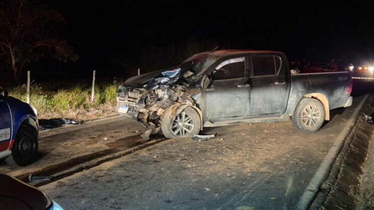 motociclista-morre-apos-atingir-cavalo-e-bater-de-frente-com-hilux