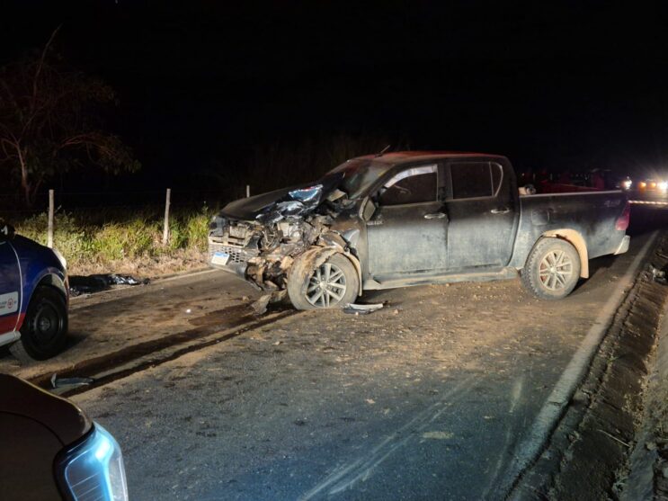 motociclista-morre-apos-atingir-cavalo-e-bater-de-frente-com-hilux