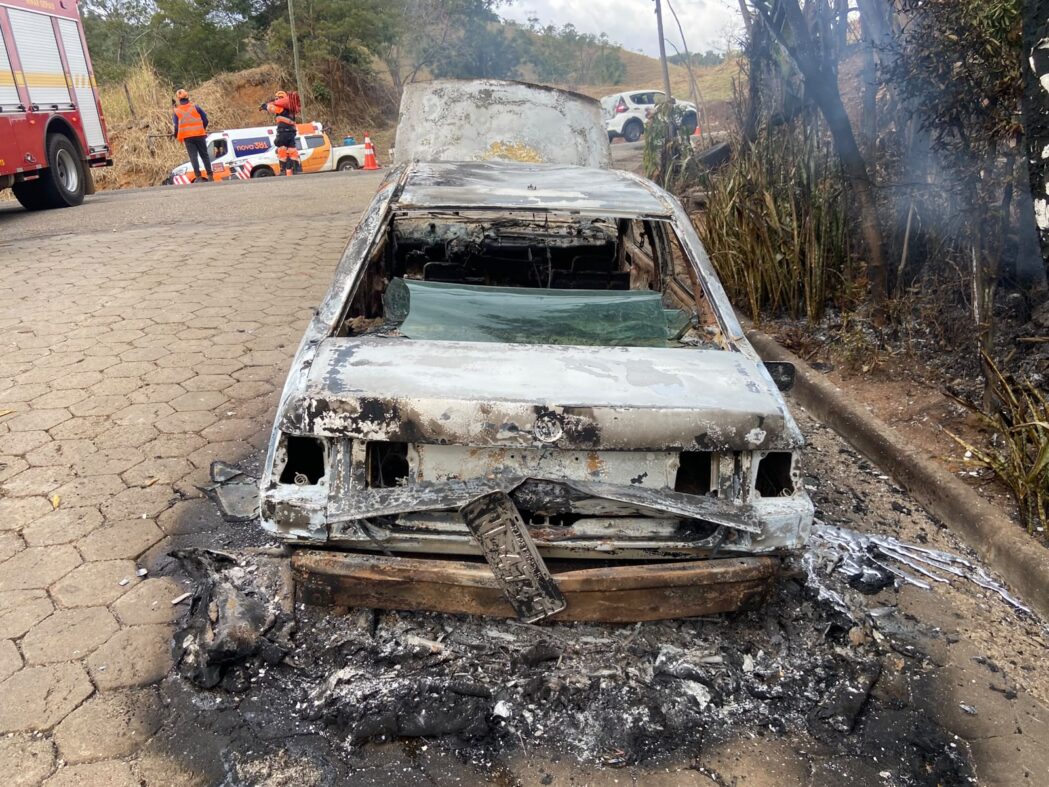 incendio-destroi-veiculo-na-br-381-em-nova-era-nao-houve-vitimas