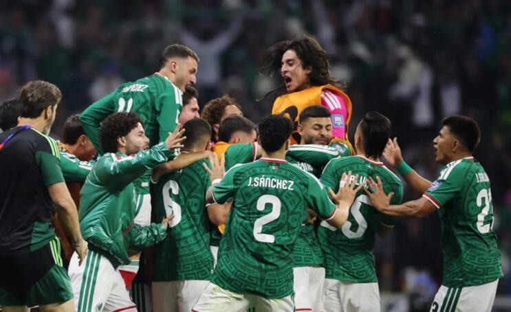 mexico-domina-o-equador-vence-por-2-a-0-e-avanca-as-oitavas