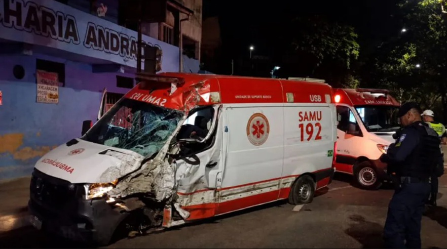 ambulancia-do-samu-bate-em-arvore-e-deixa-tres-feridos-em-bh