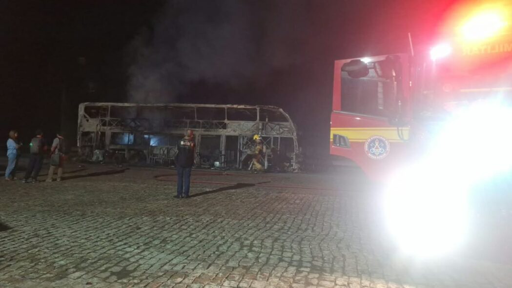 onibus-da-gontijo-pega-fogo-na-br-381-em-coronel-fabriciano