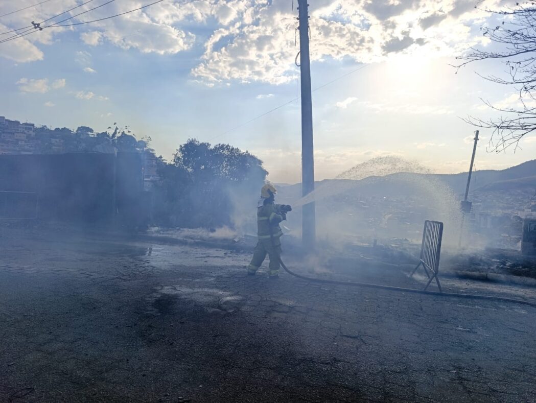 incendio-em-vegetacao-danifica-rede-eletrica-em-joao-monlevade