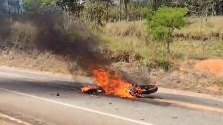 duas-pessoas-ficam-feridas-em-acidente-durante-ultrapassagem-na-mg-434