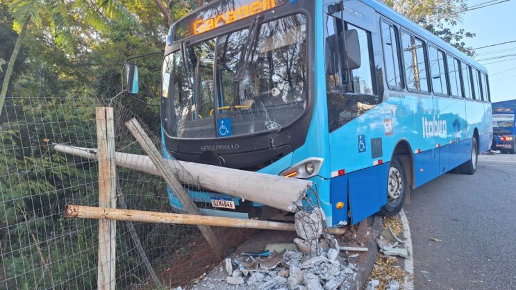 vita-esclarece-ocorrencia-com-onibus-que-atingiu-poste-em-itabira