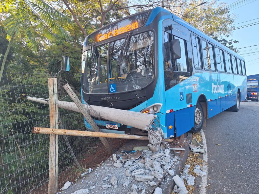 vita-esclarece-ocorrencia-com-onibus-que-atingiu-poste-em-itabira