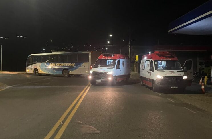 duas-pessoas-ficam-feridas-em-colisao-entre-motocicleta-e-onibus