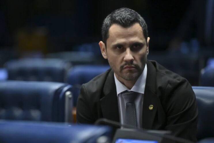 Cleitinho desiste de disputar o Governo de Minas e movimenta cenário político