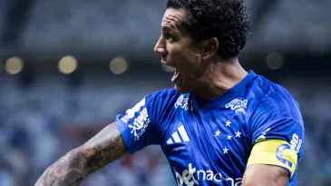 cruzeiro-vence-athletico-pr-e-ganha-forca-na-briga-pelo-g4