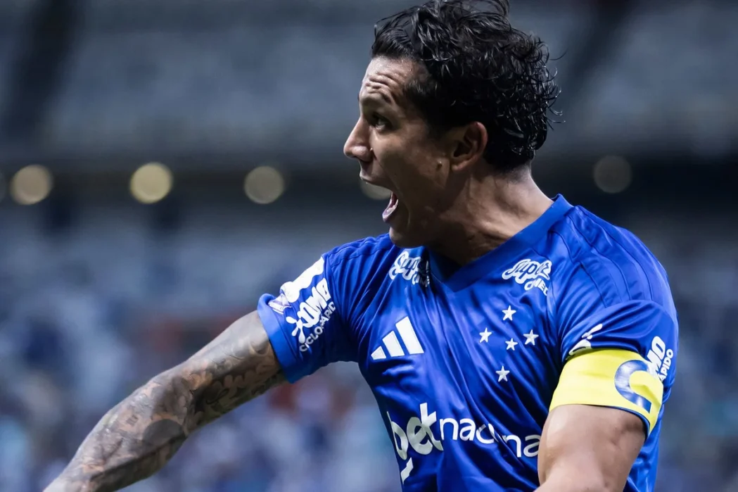cruzeiro-vence-athletico-pr-e-ganha-forca-na-briga-pelo-g4